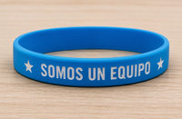 Pulsera de silicona grabada en bajo relieve con tinta